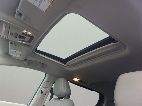 Used 2023 Toyota Sienna XLE image 27