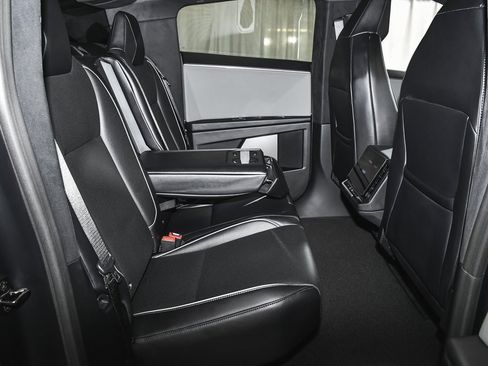 Used 2025 Tesla Cybertruck AWD Crew Cab image 61