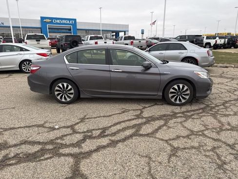 Used 2017 Honda Accord Touring image 4