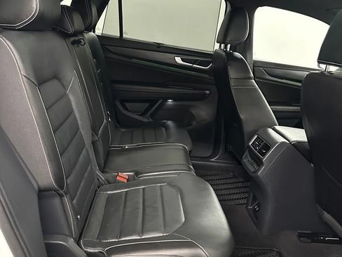 Used 2024 Volkswagen Atlas Cross Sport SEL R-Line AWD/4WD image 32