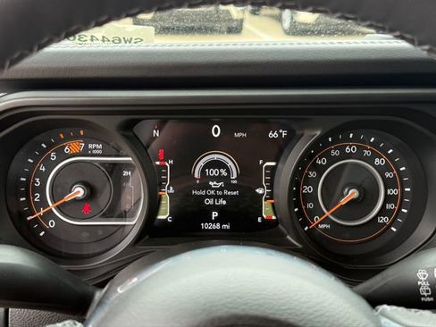 Used 2025 Jeep Wrangler Unlimited Sahara AWD/4WD image 16