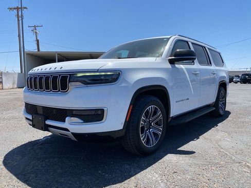 Used 2023 Jeep Wagoneer L Series II RWD image 2