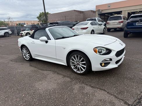 Used 2017 FIAT 124 Spider Lusso RWD image 3