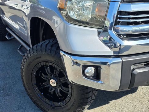 Used 2017 Toyota Tundra SR5 w/ SR5 Upgrade Package image 3