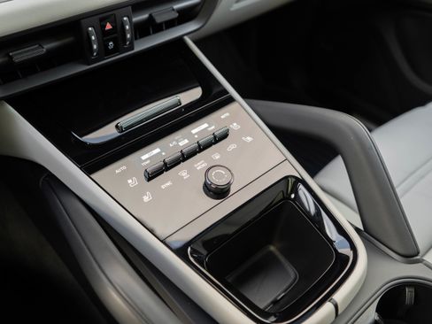 Used 2024 Porsche Cayenne image 24