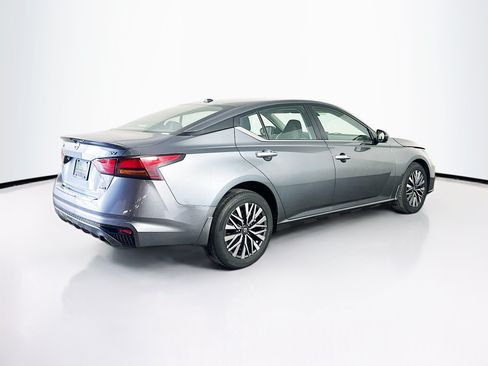 Used 2023 Nissan Altima 2.5 SV w/ SV Premium Package AWD/4WD image 9