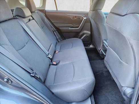 Used 2021 Toyota RAV4 LE image 18