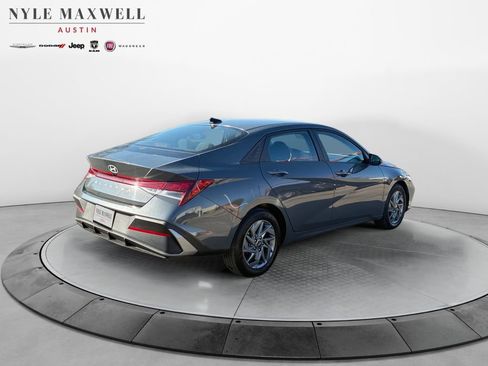 Used 2024 Hyundai Elantra SEL image 14