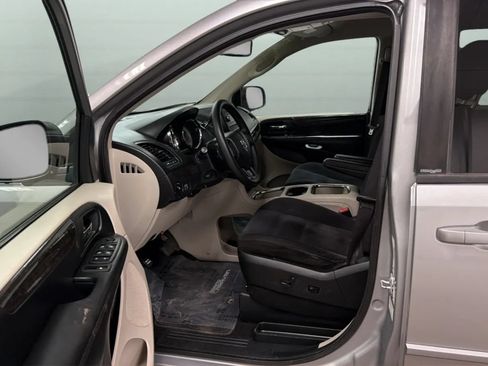 Used 2014 Dodge Grand Caravan SXT FWD image 19