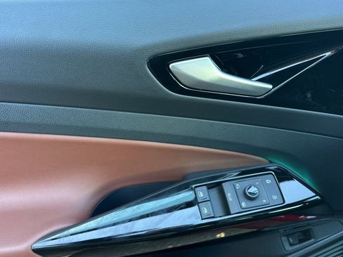 Used 2022 Volkswagen ID.4 Pro S w/ Gradient Package image 11