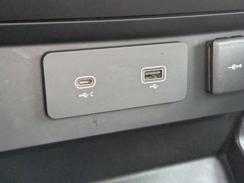 Used 2023 Land Rover Defender 110 V8 image 22