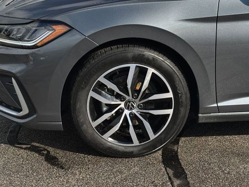 Used 2025 Volkswagen Jetta SE image 30