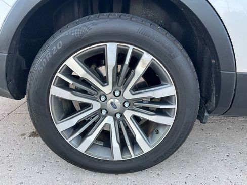 Used 2017 Ford Explorer Platinum image 36