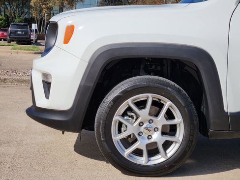 Used 2023 Jeep Renegade Latitude image 8