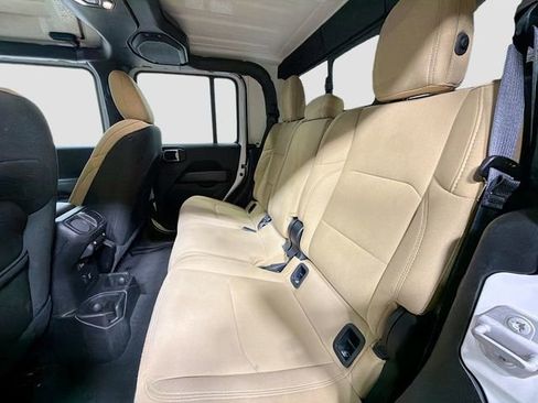 Used 2023 Jeep Gladiator Overland image 20