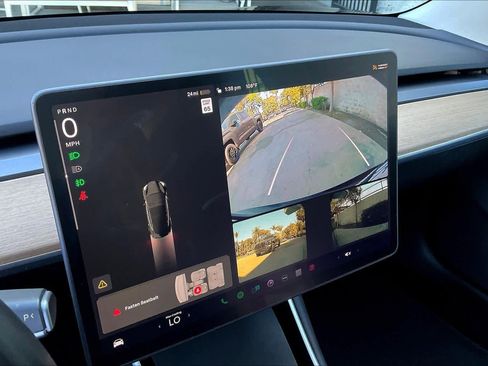 Used 2018 Tesla Model 3 Mid Range image 23