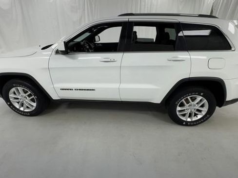 Used 2018 Jeep Grand Cherokee Laredo AWD/4WD image 6
