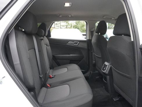 Used 2023 Kia Sportage LX image 32