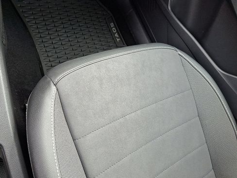 Used 2022 Volkswagen Taos SE w/ Panoramic Sunroof Package image 26