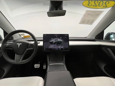 Used 2023 Tesla Model Y Performance image 10