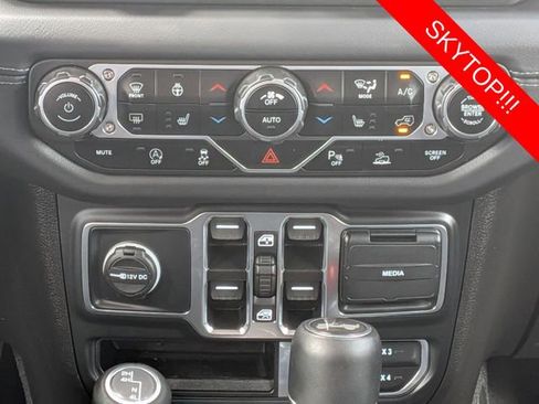 Certified 2024 Jeep Wrangler Unlimited Sahara w/ Technology Group AWD/4WD image 17