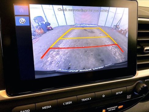 Used 2024 Hyundai Venue SEL image 20