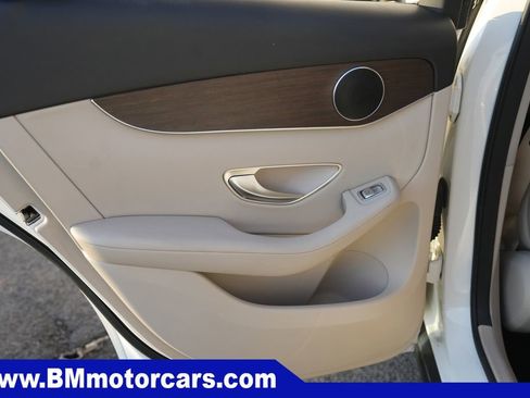 Used 2022 Mercedes-Benz GLC 300 4MATIC w/ Premium Package Lite image 28