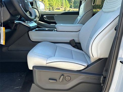 New 2025 Ford Expedition Max Platinum w/ Platinum Ultimate Package image 9