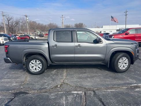 Used 2022 Nissan Frontier SV image 2