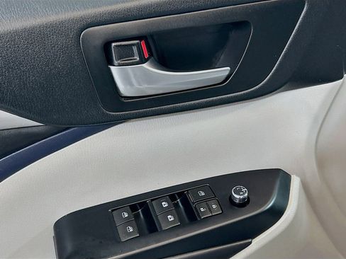 Used 2019 Toyota Highlander XLE FWD image 16