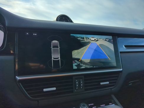 Used 2019 Porsche Cayenne S image 21