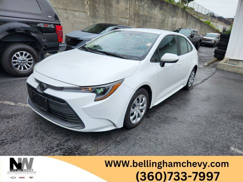 Used 2024 Toyota Corolla LE FWD image 1