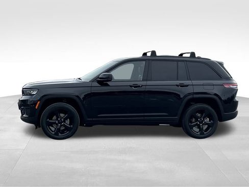 Used 2023 Jeep Grand Cherokee Altitude image 4