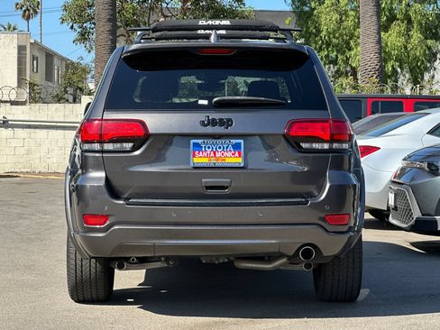 Used 2018 Jeep Grand Cherokee Altitude RWD image 5