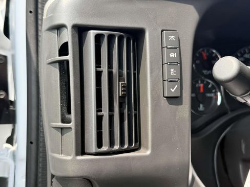 New 2025 Chevrolet Express 3500 Extended image 24