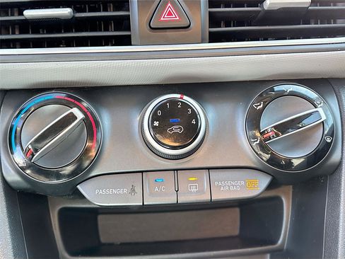 Used 2019 Hyundai Kona SE image 15