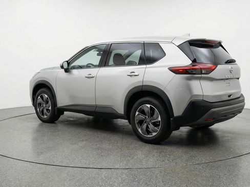 Used 2025 Nissan Rogue SV image 6