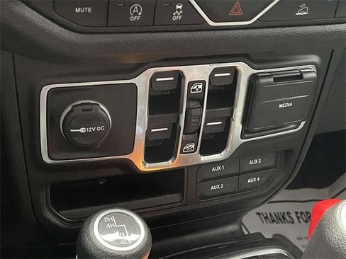 Used 2025 Jeep Gladiator Sport image 28