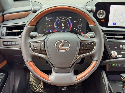 Used 2025 Lexus ES 350 Ultra Luxury w/ Accessory Package (Z1) FWD image 21