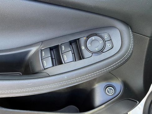 Used 2023 Buick Encore GX Select w/ Sport Touring Package FWD image 19