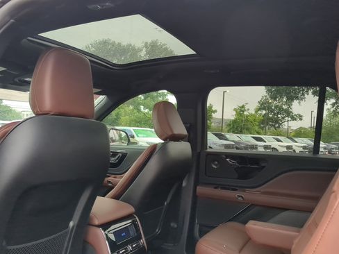 New 2026 Lincoln Aviator Reserve w/ Jet Appearance Package RWD image 21