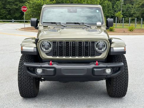 Used 2025 Jeep Wrangler Unlimited Rubicon AWD/4WD image 2