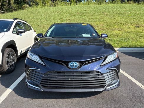 Used 2022 Toyota Camry XLE FWD image 2