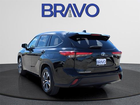 Used 2023 Toyota Highlander L image 7