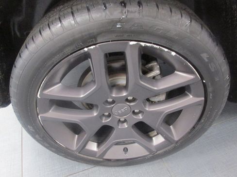 Used 2021 Jeep Renegade Latitude FWD image 16