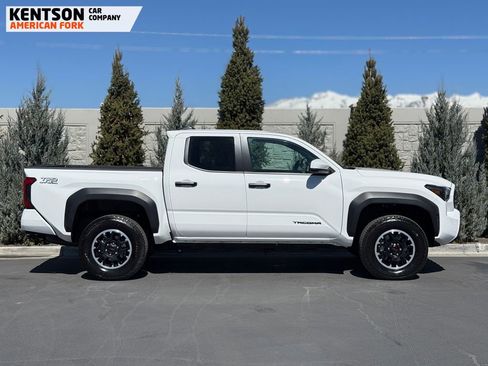 Used 2025 Toyota Tacoma TRD Off-Road image 11