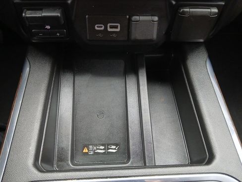 Used 2022 Chevrolet Silverado 1500 High Country w/ Technology Package AWD/4WD image 6