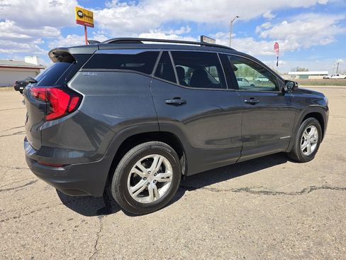 Used 2020 GMC Terrain SLE w/ Driver Convenience Package image 4