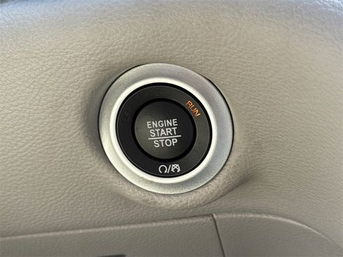 Used 2022 Chrysler Pacifica Touring-L image 24