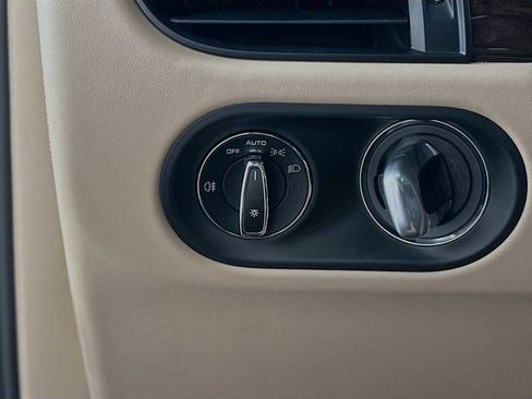 Certified 2022 Porsche Macan AWD/4WD image 13